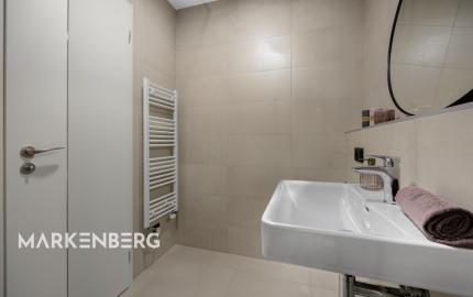 MARKENBERG - Zariadený 2i byt s predzáhradkou, pivnicou a parkingom pre elektromobil