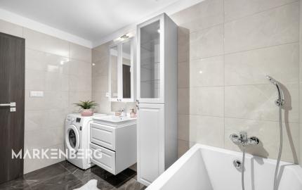 PREDANÝ - charizmatický 2i byt so zariadením, parkingom a pivnicou