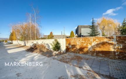 PREDANÝ - exkluzívny 5-izbový rodinný dom s bazénom a krásnou záhradou v Chorvátskom Grobe