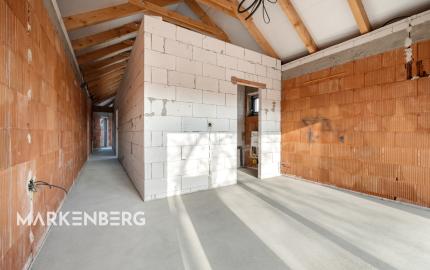 UŽ NIE JE V PONUKE - slnečný 4i dom v Chorvátskom Grobe so 4,5 m vysokými stropmi