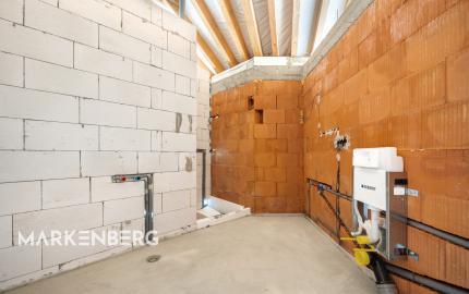 UŽ NIE JE V PONUKE - slnečný 4i dom v Chorvátskom Grobe so 4,5 m vysokými stropmi