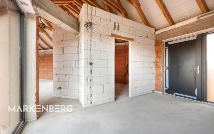 UŽ NIE JE V PONUKE - slnečný 4i dom v Chorvátskom Grobe so 4,5 m vysokými stropmi