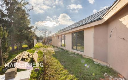 UŽ NIE JE V PONUKE - slnečný 4i dom v Chorvátskom Grobe so 4,5 m vysokými stropmi