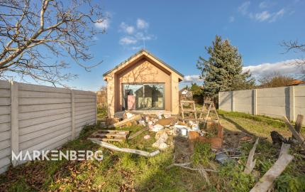 UŽ NIE JE V PONUKE - slnečný 4i dom v Chorvátskom Grobe so 4,5 m vysokými stropmi