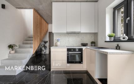 PREDANÝ - jedinečný 2i byt s 2 terasami, záhradkou a unikátnym výhľadom na les