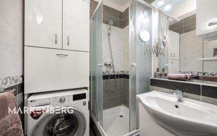 PREDANÝ - Na predaj svetlý 3 izbový byt v tichej časti Karlovej Vsi obklopený zeleňou