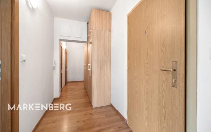 PREDANÝ - Na predaj svetlý 3 izbový byt v tichej časti Karlovej Vsi obklopený zeleňou