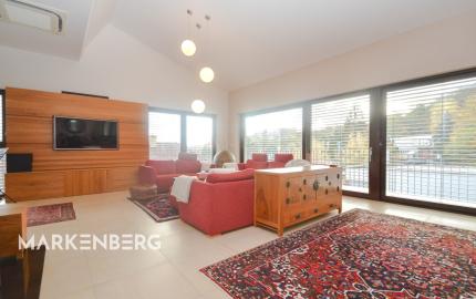 Elegantný 6-izb. rodinný dom s výhľadom na les a mesto - Ahoj