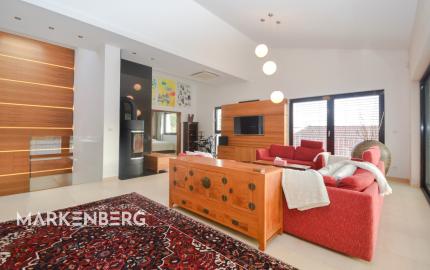 Elegantný 6-izb. rodinný dom s výhľadom na les a mesto - Ahoj