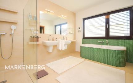 Elegantný 6-izb. rodinný dom s výhľadom na les a mesto - Ahoj