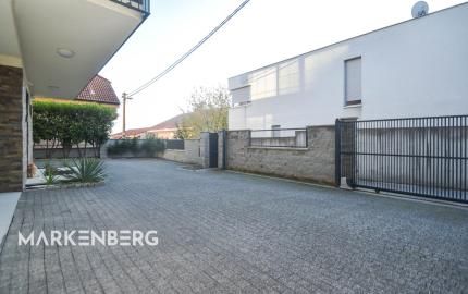 Elegantný 6-izb. rodinný dom s výhľadom na les a mesto - Ahoj