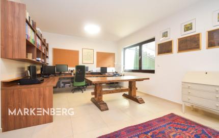 Elegantný 6-izb. rodinný dom s výhľadom na les a mesto - Ahoj