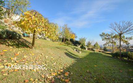 Elegantný 6-izb. rodinný dom s výhľadom na les a mesto - Ahoj