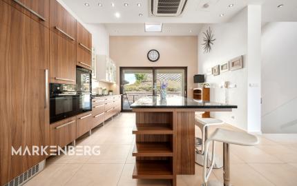 MARKENBERG I Výnimočný 6-izb. rodinný dom s výhľadom na les a mesto