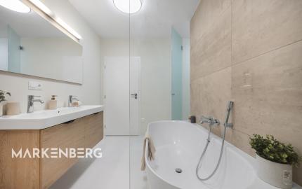 Exkluzívny 3-izbový penthouse s terasou a výhľadom na downtown - Dunajská ul.