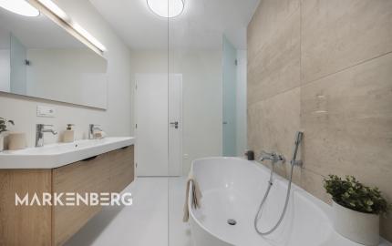 Exkluzívny 3-izbový penthouse s terasou a výhľadom na downtown - Dunajská ul.