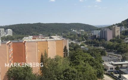 Priestranný 3-izbový byt s loggiou 17 m² a nádherným výhľadom v Dúbravke