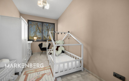 PREDANÝ - exkluzívny 5-izbový rodinný dom s bazénom a krásnou záhradou v Chorvátskom Grobe