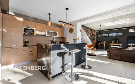 PREDANÝ - exkluzívny 5-izbový rodinný dom s bazénom a krásnou záhradou v Chorvátskom Grobe