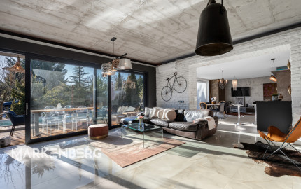 PREDANÝ - exkluzívny 5-izbový rodinný dom s bazénom a krásnou záhradou v Chorvátskom Grobe