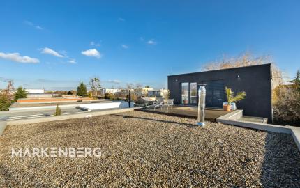 PREDANÝ - exkluzívny 5-izbový rodinný dom s bazénom a krásnou záhradou v Chorvátskom Grobe