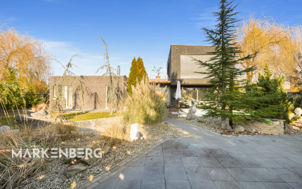 PREDANÝ - exkluzívny 5-izbový rodinný dom s bazénom a krásnou záhradou v Chorvátskom Grobe