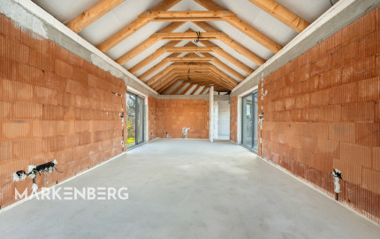 UŽ NIE JE V PONUKE - slnečný 4i dom v Chorvátskom Grobe so 4,5 m vysokými stropmi