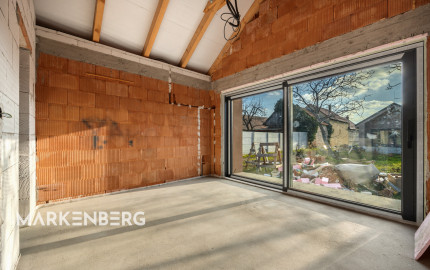 UŽ NIE JE V PONUKE - slnečný 4i dom v Chorvátskom Grobe so 4,5 m vysokými stropmi