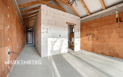 UŽ NIE JE V PONUKE - slnečný 4i dom v Chorvátskom Grobe so 4,5 m vysokými stropmi