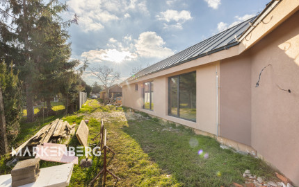 UŽ NIE JE V PONUKE - slnečný 4i dom v Chorvátskom Grobe so 4,5 m vysokými stropmi