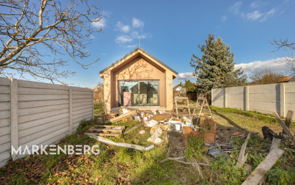 UŽ NIE JE V PONUKE - slnečný 4i dom v Chorvátskom Grobe so 4,5 m vysokými stropmi