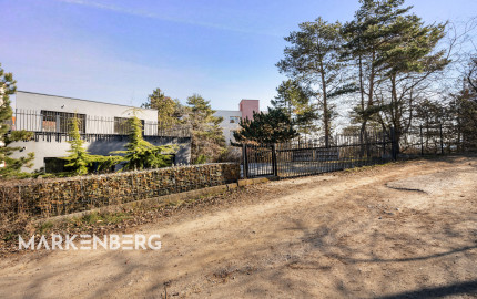 PREDANÝ - jedinečný 2i byt s 2 terasami, záhradkou a unikátnym výhľadom na les