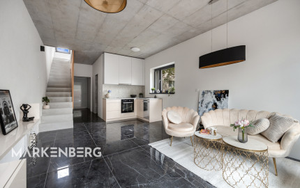 PREDANÝ - jedinečný 2i byt s 2 terasami, záhradkou a unikátnym výhľadom na les