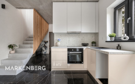 PREDANÝ - jedinečný 2i byt s 2 terasami, záhradkou a unikátnym výhľadom na les