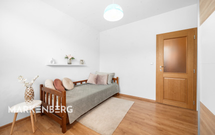 PREDANÝ - Na predaj svetlý 3 izbový byt v tichej časti Karlovej Vsi obklopený zeleňou