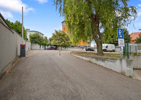 MARKENBERG - Pekný 2i byt s veľkou terasou, pivnicou a parkingom- PREDANÝ