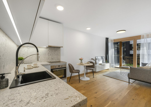 MARKENBERG - Zariadený 2i byt s predzáhradkou, pivnicou a parkingom pre elektromobil