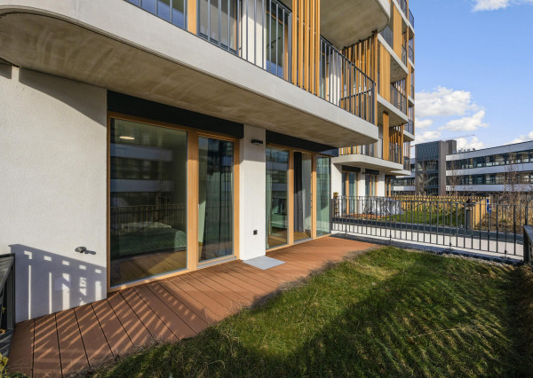 MARKENBERG - Zariadený 2i byt s predzáhradkou, pivnicou a parkingom pre elektromobil