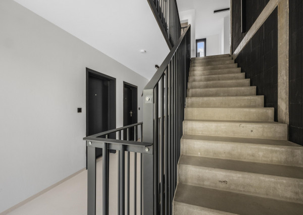 MARKENBERG - Zariadený 2i byt s predzáhradkou, pivnicou a parkingom pre elektromobil