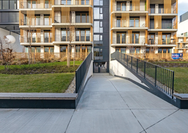 MARKENBERG - Zariadený 2i byt s predzáhradkou, pivnicou a parkingom pre elektromobil