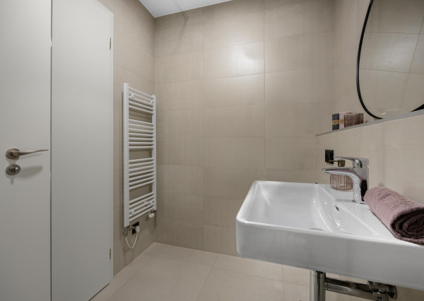 MARKENBERG - Zariadený 2i byt s predzáhradkou, pivnicou a parkingom pre elektromobil