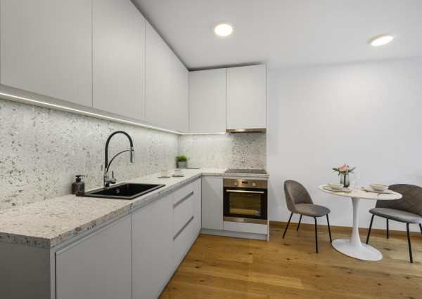 MARKENBERG - Zariadený 2i byt s predzáhradkou, pivnicou a parkingom pre elektromobil