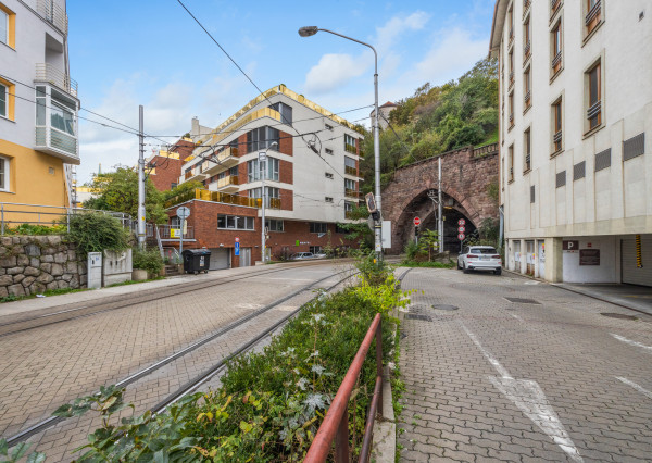 MARKENBERG - Na prenájom veľkometrážny 3i byt v prestížnej rezidencii Hradný Vrch