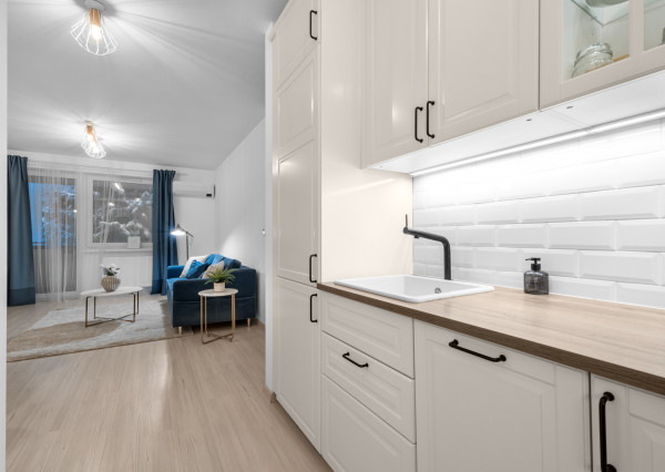 PREDANÝ - charizmatický 2i byt so zariadením, parkingom a pivnicou