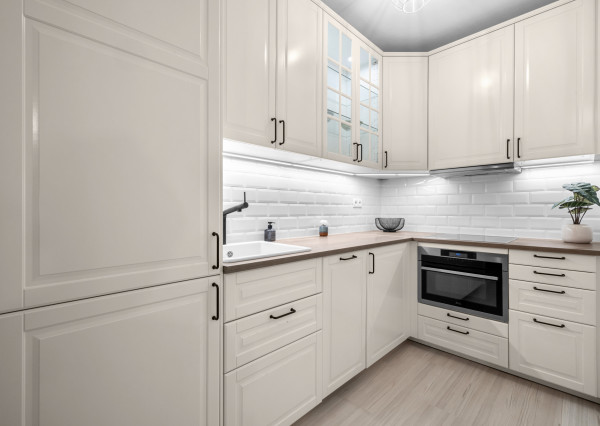 PREDANÝ - charizmatický 2i byt so zariadením, parkingom a pivnicou