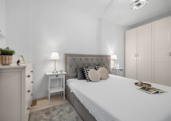 PREDANÝ - charizmatický 2i byt so zariadením, parkingom a pivnicou