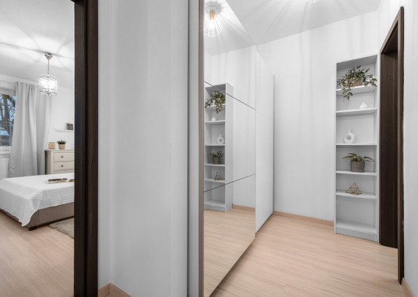 PREDANÝ - charizmatický 2i byt so zariadením, parkingom a pivnicou