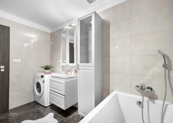 PREDANÝ - charizmatický 2i byt so zariadením, parkingom a pivnicou