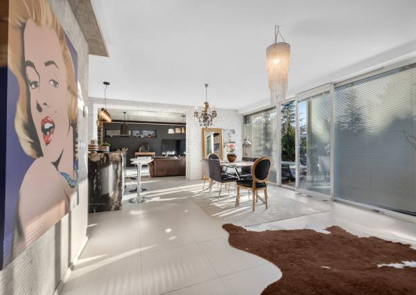 PREDANÝ - exkluzívny 5-izbový rodinný dom s bazénom a krásnou záhradou v Chorvátskom Grobe