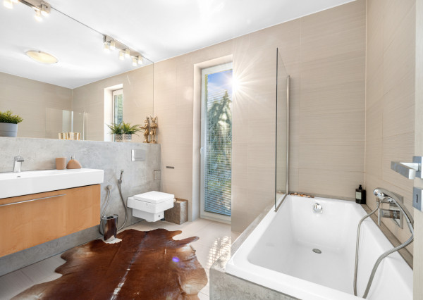 PREDANÝ - exkluzívny 5-izbový rodinný dom s bazénom a krásnou záhradou v Chorvátskom Grobe